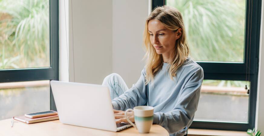 lady looking at laptop screen